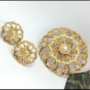 unsigned Spinners  Earrings & brooch set.Gold-tone filigree brooch earrings set.